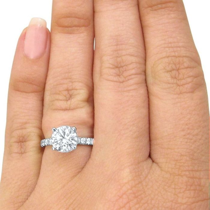 Near top colorless moissanite